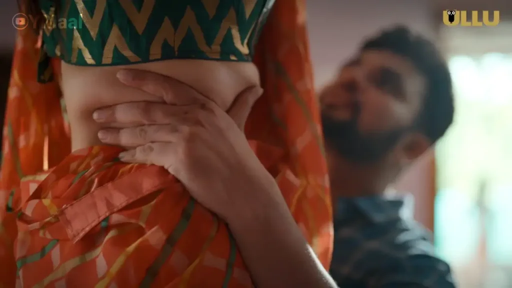 Naina Chhabra belly pressed by a man wearing a Saree