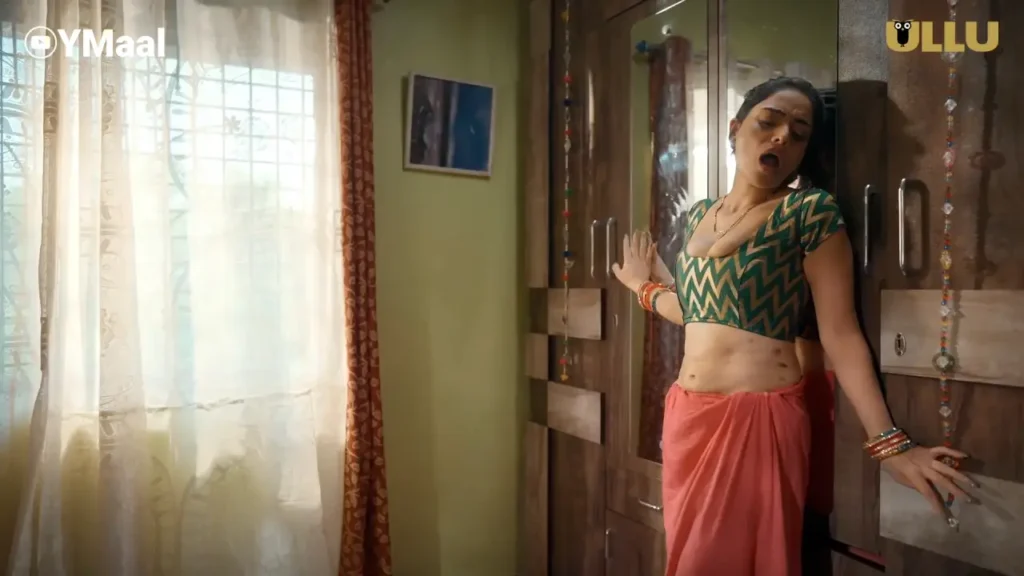 Naina Chhabra Seducing herself wearing desi peticoat and Blouse in her Room.