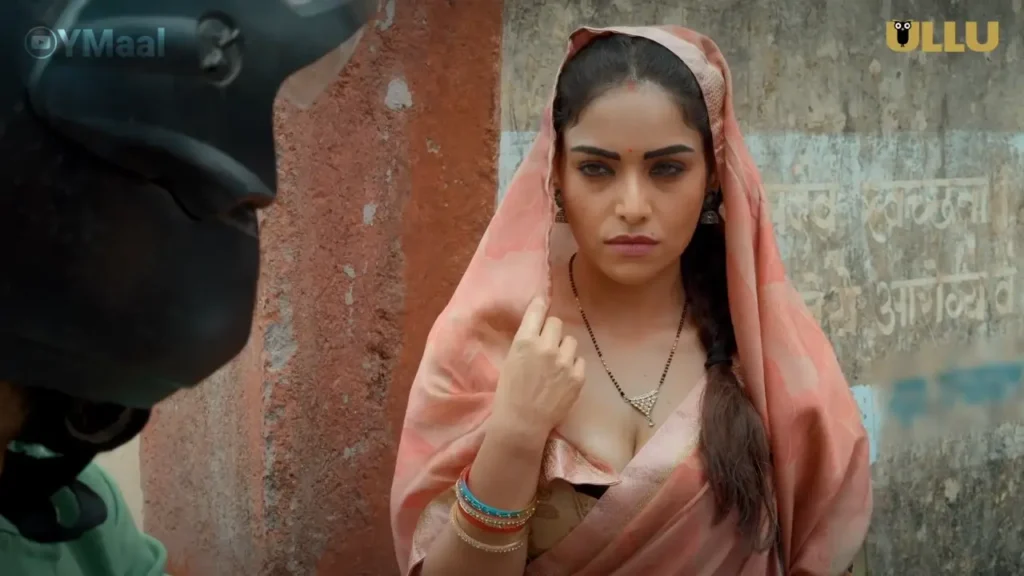 Naina Chhabra Giving angry and Horny Look to her Husbend in Raju Ban Gaya Gentleman